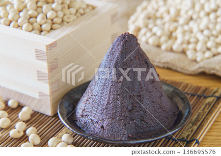 Soybeans and red miso (soybean miso) 136695576