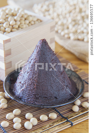 Soybeans and red miso (soybean miso) 136695577
