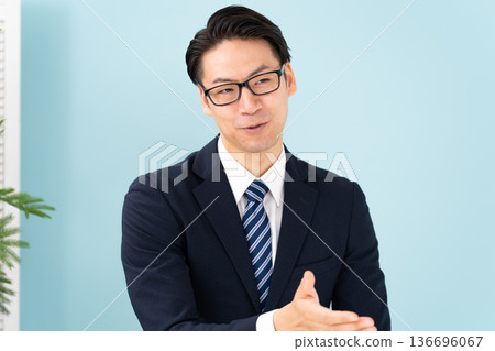 一個熱的男人 136696067