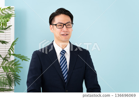 一個熱的男人 136696069