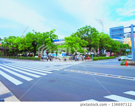 一張橫濱港口城市及關內地區道路街道的風景照片。插畫風格的照片。 136697112
