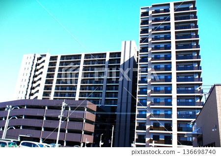 鹿兒島市立醫院前正在興建中的高層公寓大樓 136698740