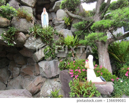 長崎縣平戶市平戶觀光的象徵，哥德式風格的平戶澤維爾紀念教堂內的瑪麗雕像 136699081