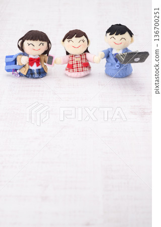 Family of three dolls 136700251