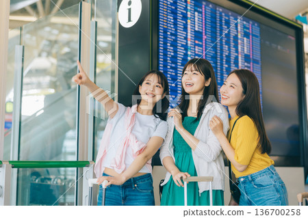 Three women at the airport setting off on a trip (Photography cooperation: Kansai International Airport (KIX)) Three women at the airport setting off on a trip (Photography cooperation: Kansai International Airport (KIX)) 136700258