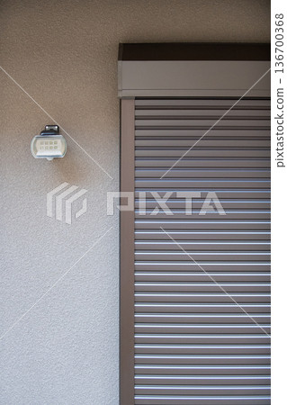 安全燈和捲簾 136700368