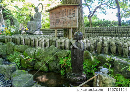 Jizo Bosatsu statues at Hase-dera temple in Kamakura, Japan 136701124