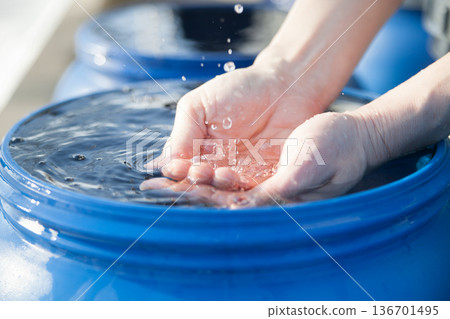 收集雨水 136701495