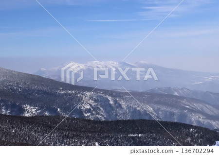 A view of Mt. Adatara in winter from Nishidaiten (Mt. Nishiazuma) 136702294