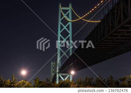 Night view of Akashi Kaikyo Bridge and the glittering street lights 136702476