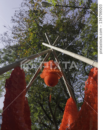 Creative and recycle handmade garden decoration 136706003