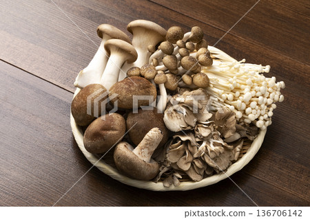 Assorted mushrooms in a colander 136706142