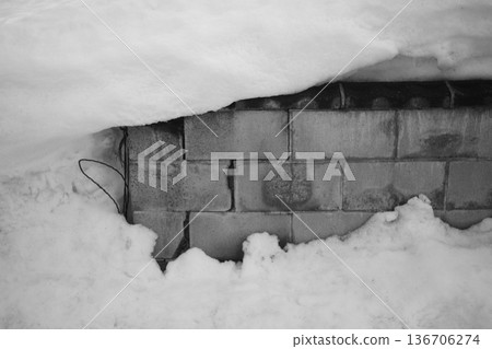 Block wall covered with snow 136706274