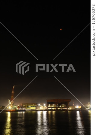 Industrial complex, sparkling sea and night view, SDGs Industrial complex, sparkling sea and night view, SDGs 136706378