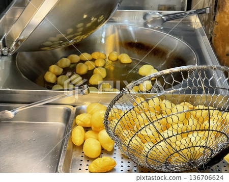 Sweet Potato Balls 04 136706624