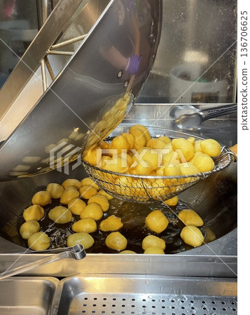 Sweet Potato Balls 03 136706625