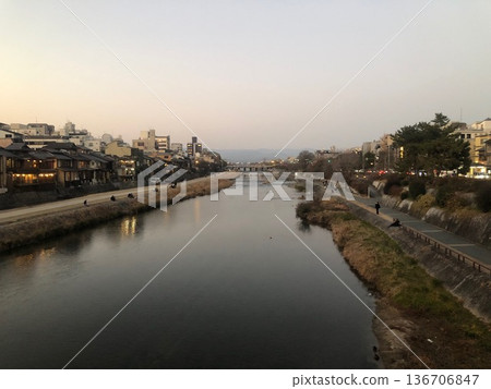 卡莫河在黃昏 卡莫河在黃昏 136706847
