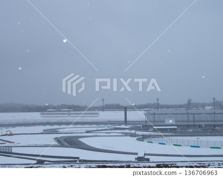 二月雪中賽道 136706963