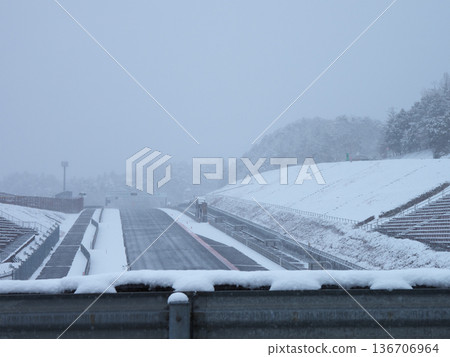 二月雪中賽道 二月雪中賽道 136706964