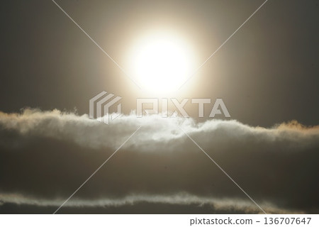 陽光普照的雲彩 136707647