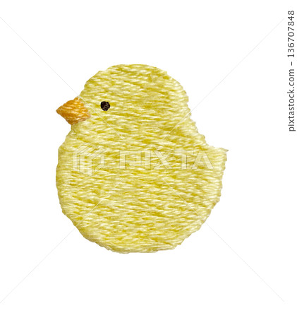 [Sitting chick sideways] Hand embroidery illustration material 136707848