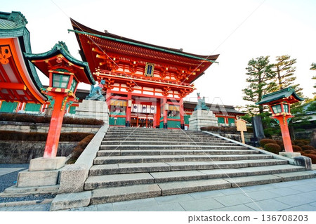 伏見稻荷大社塔門(重要文化財產)京都會伏見區深草藪之內町 伏見稻荷大社塔門(重要文化財產)京都會伏見區深草藪之內町 136708203