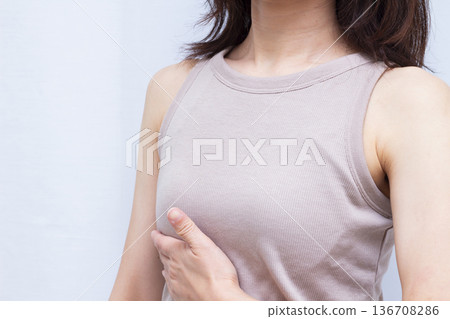 乳腺癌 136708286