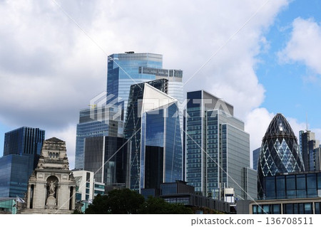 倫敦金融區的高聳建築 136708511