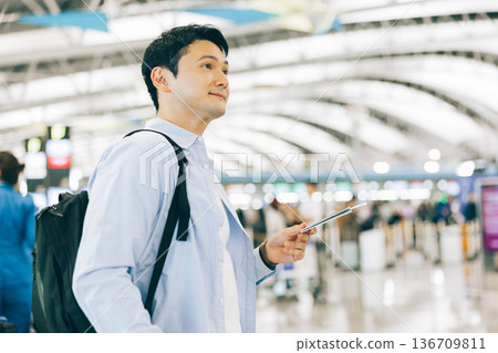 A man at the airport heading overseas (Photo courtesy of Kansai International Airport (KIX)) A man at the airport heading overseas (Photo courtesy of Kansai International Airport (KIX)) 136709811