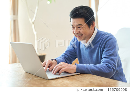 Senior Asian man talking to AI Senior Asian man talking to AI 136709908