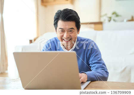 Senior Asian man talking to AI Senior Asian man talking to AI 136709909