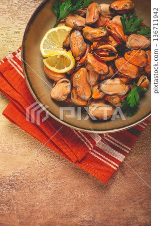 mussels no shell, boiled, mussels, peeled, in a bowl, with lemon and parsley, Chilean mussels, top view, no people, mussels no shell, boiled, mussels, peeled, in a bowl, with lemon and parsley, Chilean mussels, top view, no people, 136711942