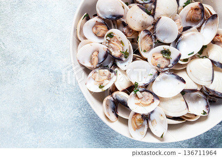 vongole clams, with spices and white wine, top view, no people, vongole clams, with spices and white wine, top view, no people, 136711964