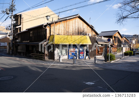 Nostalgic Kyoto cityscape on a sunny day Nostalgic Kyoto cityscape on a sunny day 136713283