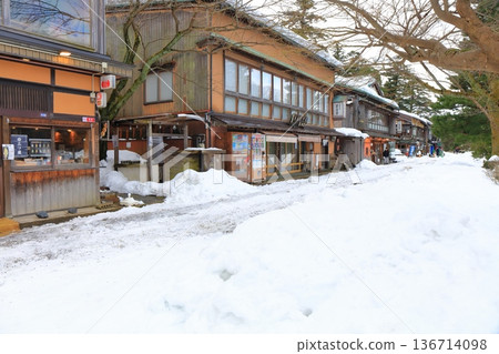 【石川縣】銀白兼六園內的江戶町通(茶館街) 【石川縣】銀白兼六園內的江戶町通(茶館街) 136714098