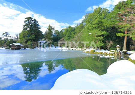[石川縣]銀白色的兼六園（鬼神燈籠） 136714331