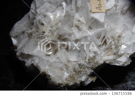 Calcite Calcite 136715586