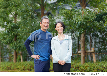 Men and women exercising 136717112