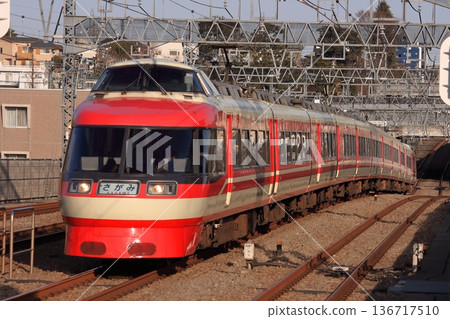 Odakyu 7000 series Romancecar LSE running on a continuous elevated track_2011/1/28 Odakyu 7000 series Romancecar LSE running on a continuous elevated track_2011/1/28 136717510