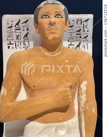 開羅埃及博物館中的拉霍特普和內弗雷特雕像 136718558