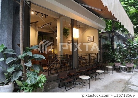 Stylish cafe 136718569