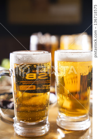 美妙的啤酒氛圍 136718575