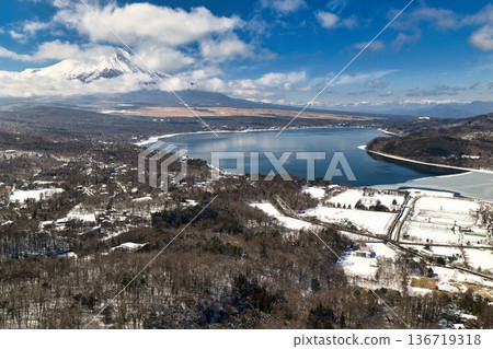 View of the majestic Mount Fuji and Lake Yamanaka from the Lake Yamanaka Myojinyama Panorama Deck, Yamanakako Village, Yamanashi Prefecture (aerial shot by drone) 136719318