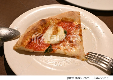 Margherita with melting mozzarella and tomato sauce Margherita with melting mozzarella and tomato sauce 136720440