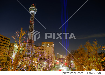 橫濱海洋塔與橫濱夜景 橫濱海洋塔與橫濱夜景 136720583