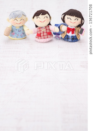 Three-generation female family dolls 136721708