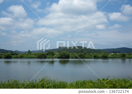 Bicycle path along the Geumgang River 136722174
