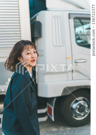 卡車 女生 女孩 136722377