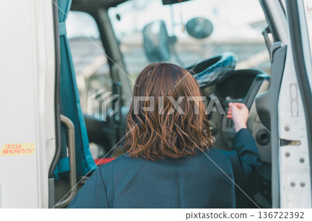 卡車 女生 女孩 136722392