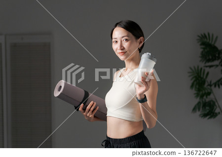 患有蛋白質的女性 患有蛋白質的女性 136722647